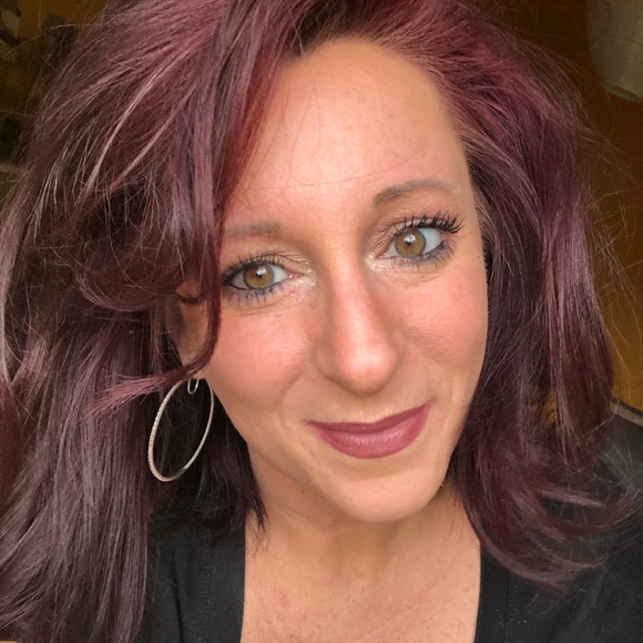 Meet your Posher, Jeannie - Picture 2 of 5